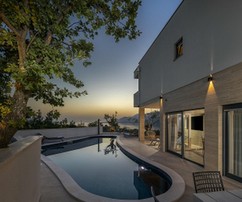 Moderní vila s výhledem na otevřené moře