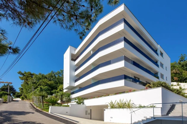 LUKSUSOWY APARTAMENT Z WIDOKIEM NA MORZE, W ATRAKCYJNEJ LOKALIZACJI!