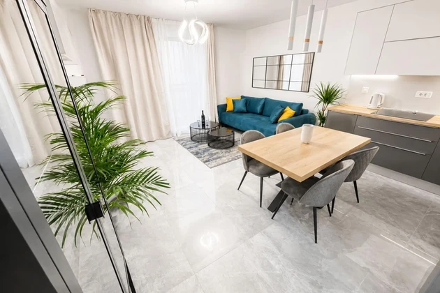 Split, Znjan, zařízený dvoupokojový byt se zahradou a garážovým stáním