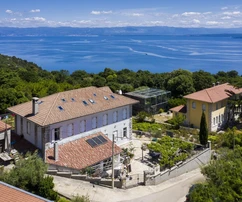 Cres, Beli, opportunità di investimento, pensione con 13 camere, appartamento del proprietario, 14 bagni, ristorante