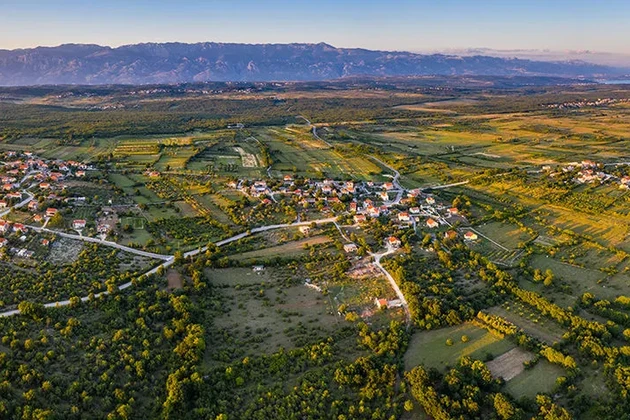 Terrain constructible 1422 m² - Briševo, à 10 min de Zadar