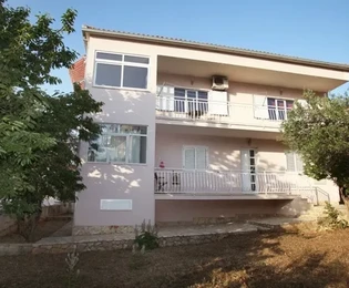 ČiovoOkrug, G., samostatne stojaci dom 280 m2 s veľkou záhradou