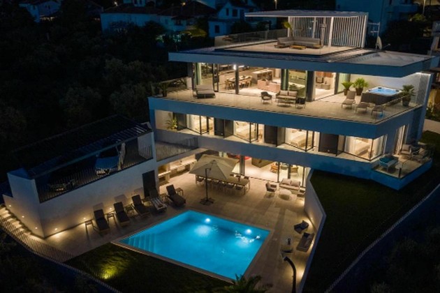 Luxury Modern Villa with Pool