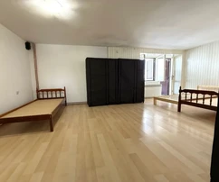 ŘADOVÝ RODINNÝ DŮM SE ZAHRADOU A POMOCNOU BUDOVOU, 1000 M OD MOŘE!