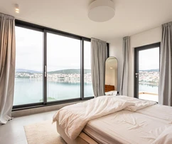 Okrug Gornji, villa moderne aménagée près de la plage