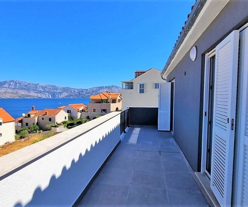 Modern apartmanok Brač szigetén, medencével és tengerre néző panorámával