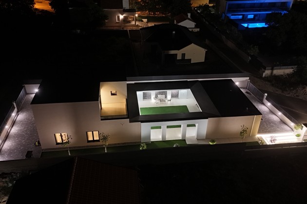Modern családi villa Zadar közelében - 260 m² lakóterület, udvar, szauna és panorámás kilátás