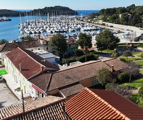 Vrsar, Casa attraente su tre piani con vista sul porto e sul mare