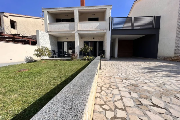 Casa in vendita a Valbandon a pochi passi dal mare in Croazia