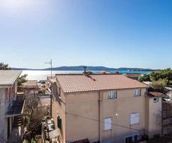 Casa con cortile in vendita a Brodarica vicino a Sebenico in Croazia