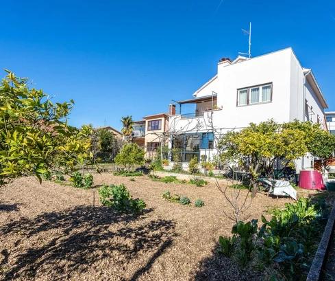 Maison familiale à vendre à Trogir dans un quartier calme en Croatie