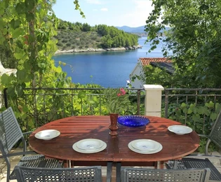 Třípatrový kamenný dům na ostrově Korčula