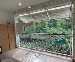 APPARTEMENT MEUBLÉ DANS UN EMPLACEMENT ATTRACTIF, À 200 M DE LA MER !