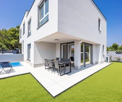 Istrien, Premantura, Doppelhaushälfte mit Pool in der Nähe von Kap Kamenjak