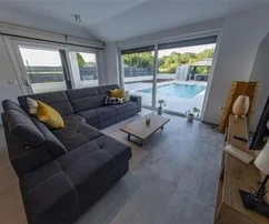 Beautiful house with two apartments and a pool, Istria, Pula