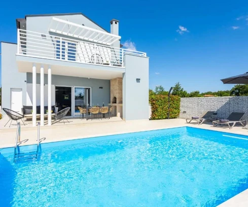 Elegantní vila k prodeji v blízkosti Svetvinčentu v Chorvatsku