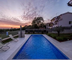 Tinjan, Istria – Elegante villa con vista mare, piscina e ampio giardino
