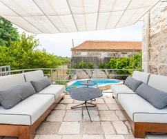 Stone villa for sale in Milna Brač in Croatia