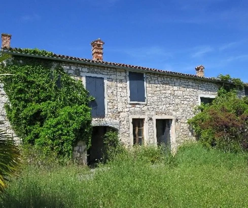 Kamenný vidiecky dom na predaj neďaleko Rovinja v Chorvátsku