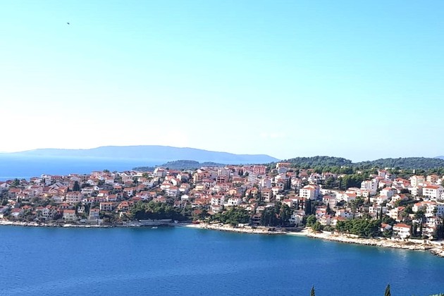Encantador apartamento en Čiovo con vista al mar en venta