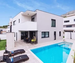 Podstrana, Strožanac, Luxusvilla 350m2 mit Garage