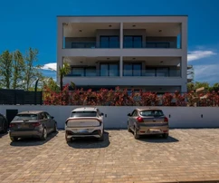 APPARTEMENT ATTRACTIF AVEC PISCINE ET JARDIN, À 200 M DE LA PLAGE !