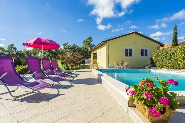 Istrie, Žminj, propriété spacieuse avec trois bâtiments et potentiel d'investissement