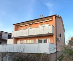 MAISON FAMILIALE INDIVIDUELLE DANS UN EMPLACEMENT ATTRACTIF, À 500 M DE LA PLAGE !