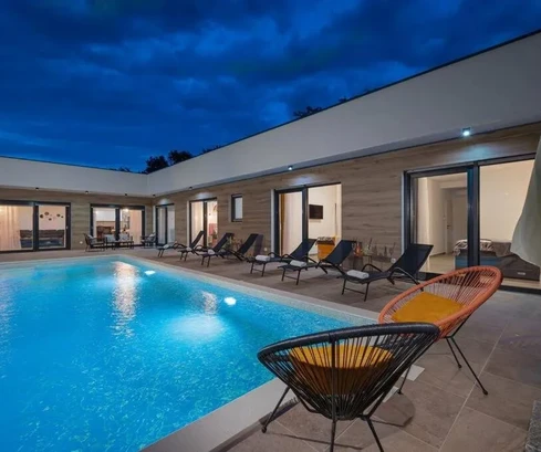 Svetvinčenat, Juršići: Moderní přízemní vila s bazénem