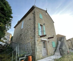 Istria, Momjan: Casa in pietra ristrutturata con vista