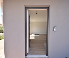 Dom na sprzedaż w Vodicach, położony blisko plaży