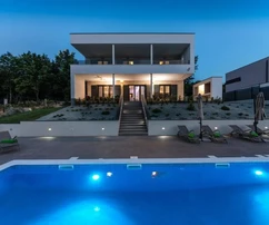 Isztria, Rabac: Exkluzív villa fűtött medencével és lélegzetelállító kilátással