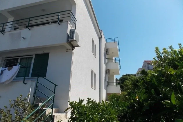 Trogir, Saldun, samostatne stojaci dom 485 m2 s bazénom 32 m2, výhľad na more