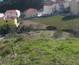 Duće - 1870 m2, zona commerciale-residenziale