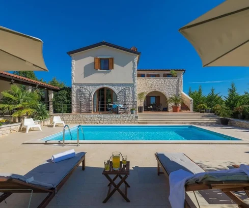 Istria, Svetvinčenat: Villa rustica con piscina