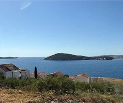 Rogoznica, Ražanj, építési telek 1400 m2, 150 m-re a tengertől és a strandtól