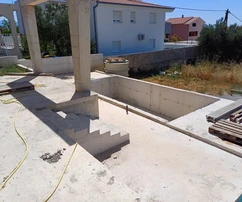 K. Stari, samostatne stojaci dom 238 m2 s bazénom a záhradou 400 m2