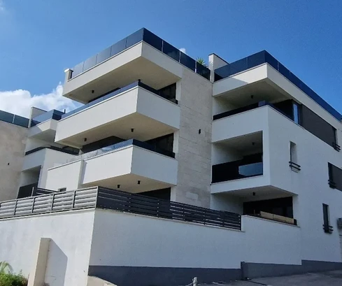 Trogir, penthouse 70 m2 + 74 m2 tetőterasz, tengerre néző kilátás,