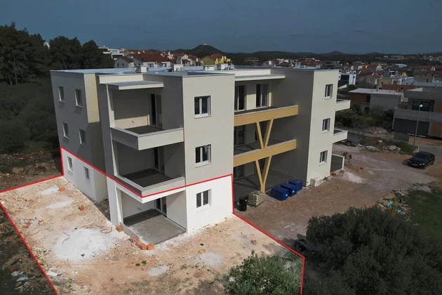 Vodice - Appartamento S1 con giardino 133m2, a 500m dal centro