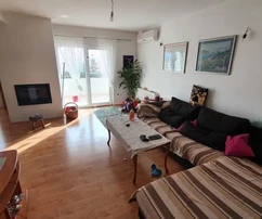 Čiovo, Okrug Gornji, háromszobás lakás 135 m2, nagy terasz, garázs