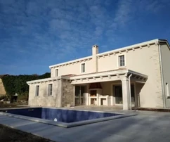 Gyönyörű kőház medencével, Isztria, Barban