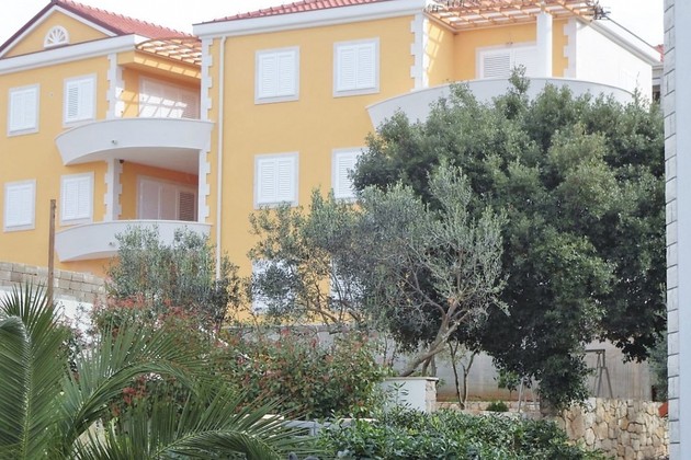 Solta Maison multi-appartements en bord de mer à vendre