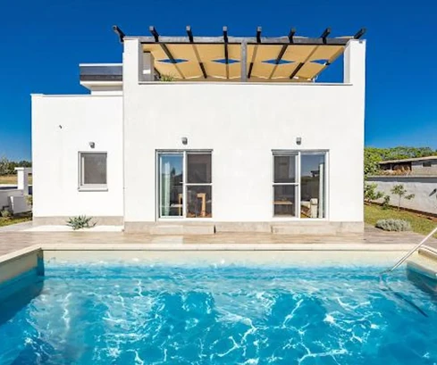 Casa moderna con piscina disponibile per l'acquisto a Dignano in Croazia