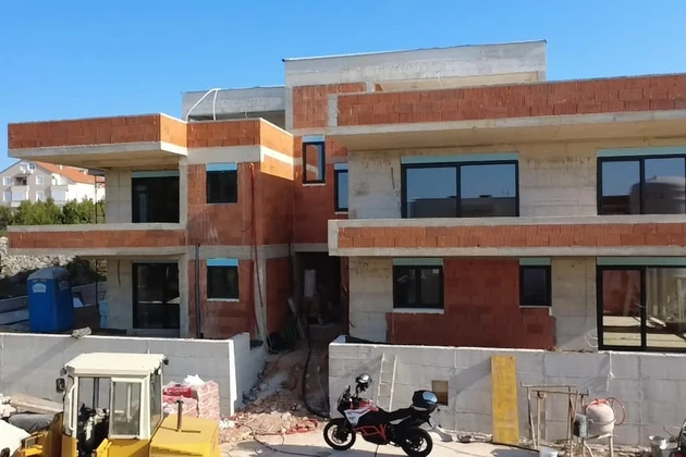 Vodice, piękne mieszkanie z tarasem na dachu i basenem, 143,49 m²