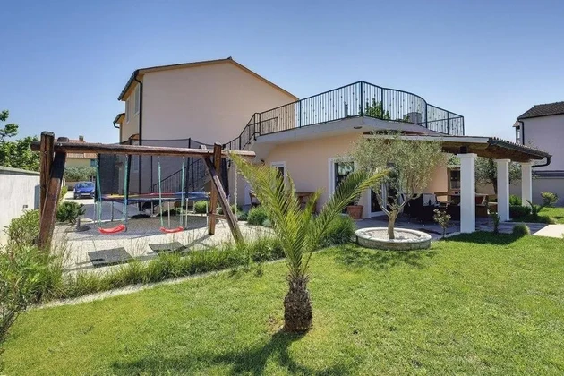 Haus mit märchenhaftem Garten und Pool am Meer, Istrien, Medullin