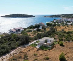 Rogoznica, luxusní vila 276 m2 s bazénem (41 m2), pouhých 120 m od moře a pláže.