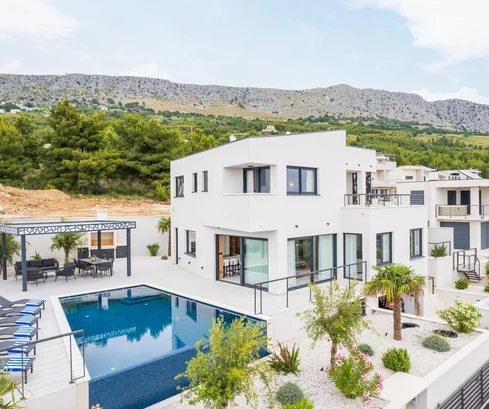 Luxusní vila s panoramatickým výhledem na moře na prodej v Chorvatsku