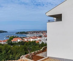 Ostrov Cres, Grabar, trojizbový byt 101 m², záhrada, výhľad na more