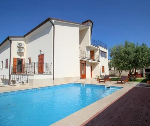 Isztria, Novigrad – Eladó luxusvilla tengerre néző kilátással és modern felszereltséggel