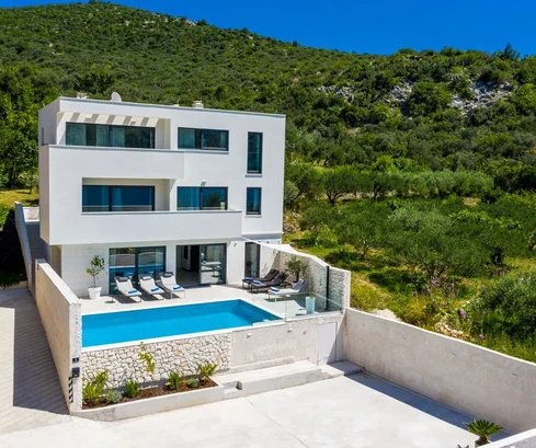Villa bianca fronte mare con terreno extra – Dubrovnik